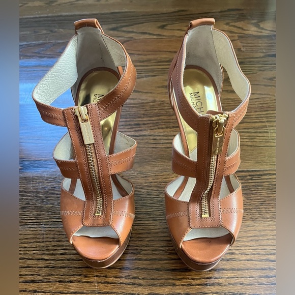 MICHAEL KORS tan brown Berkley leather t-strap shoes high stiletto heels Sz. 6 - Picture 1 of 11
